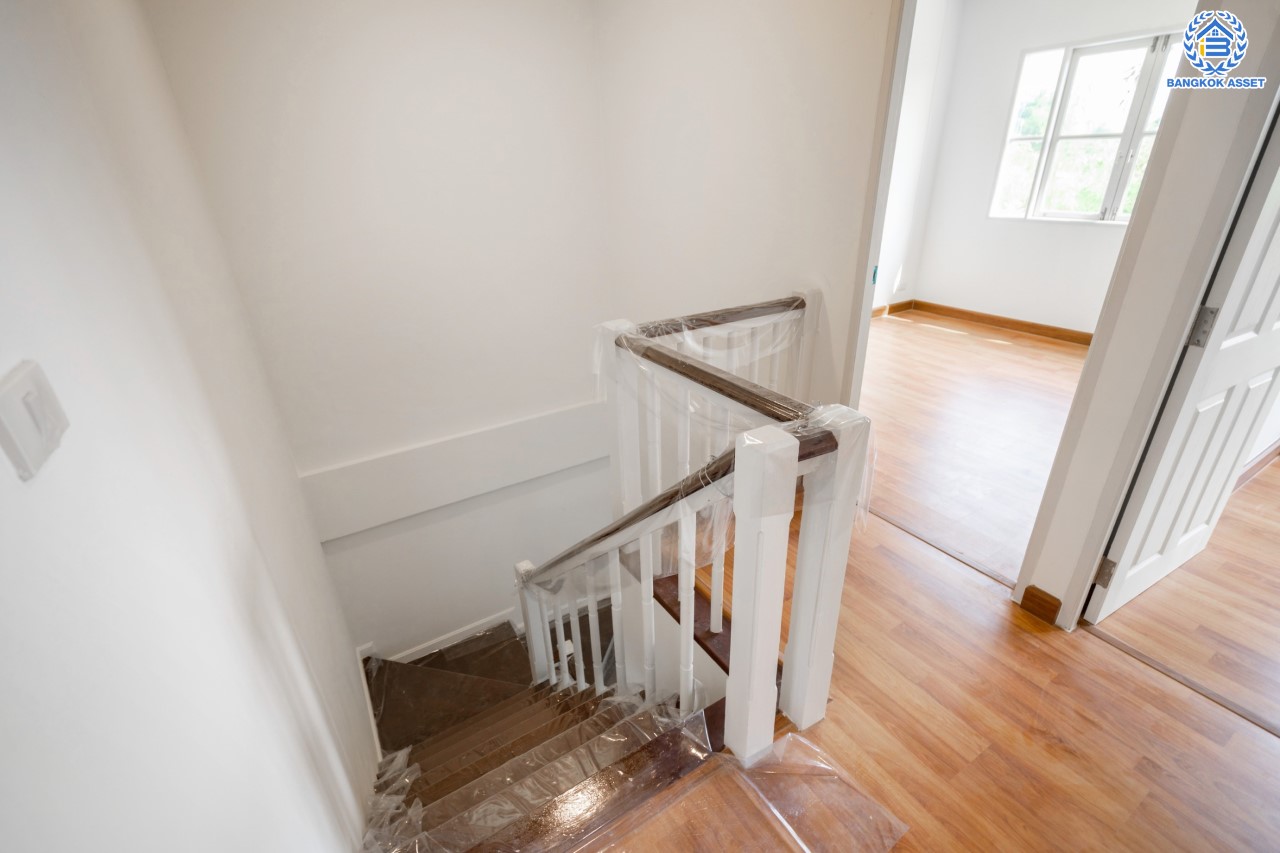 บ้านมือสองตกแต่งใหม่ ม.บุศรินทร์ วงแหวน (บ้านกล้วย-ไทรน้อย) แบรนด์ L&H เนื้อที่ 20.8 ตร.ว. ฟังก์ชัน 3 ห้องนอน 2 ห้องน้ำ ตอบโจทย์ทุกการอยู่อาศัย ใกล้เซ็นทรัลเวสต์เกต และ รถไฟฟ้า "สถานีคลองบางไผ่"